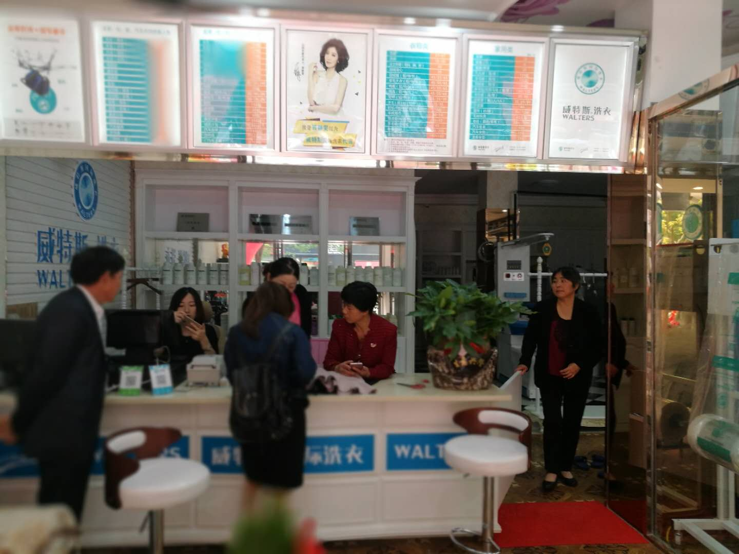 自营干洗店更适合创业者?加盟连锁投资少赚钱