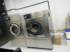 投资干洗店选购什么样的干洗设备？
